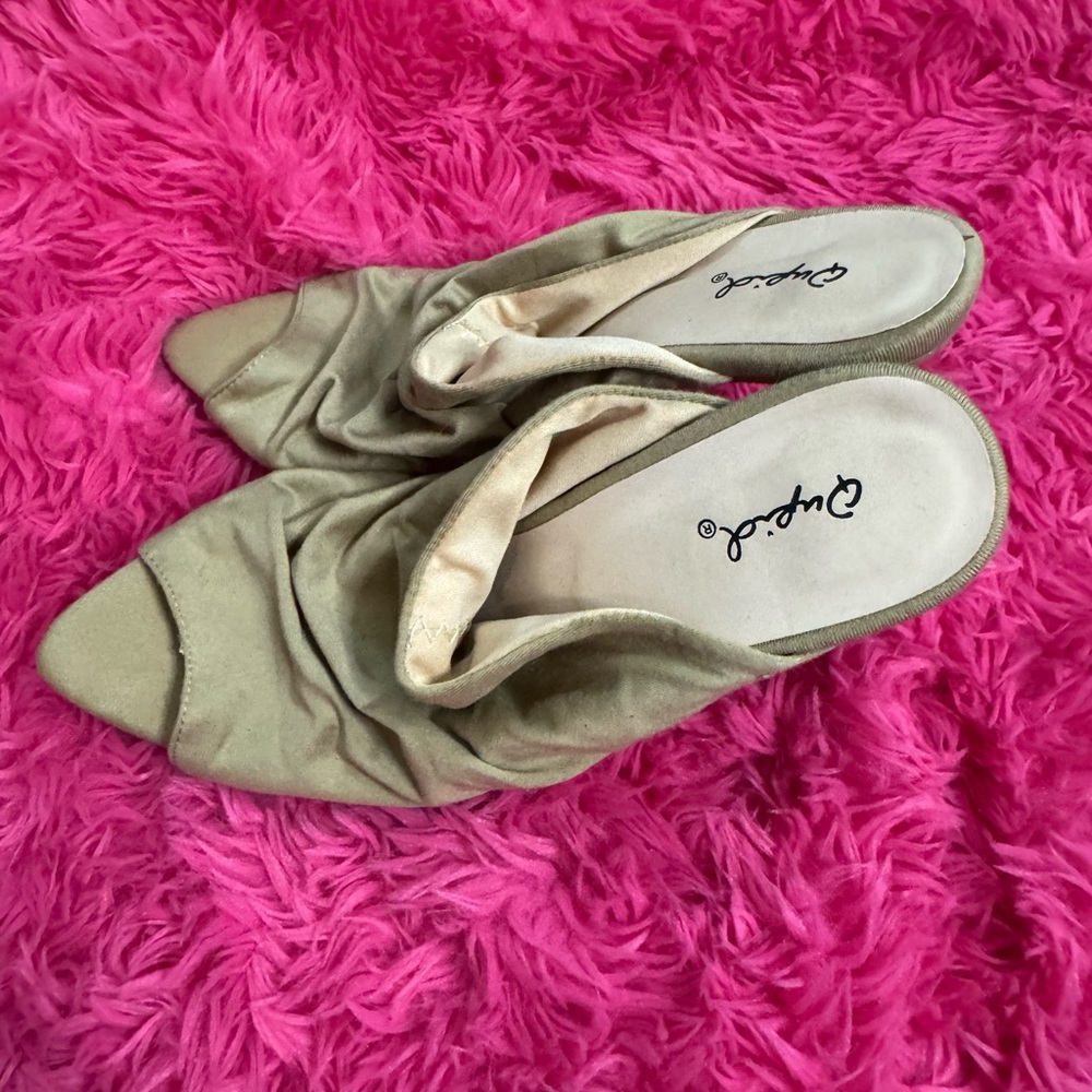 Qupid Tan Mules Minimalist Suede-Like Design - size 9 - Picture 6 of 7